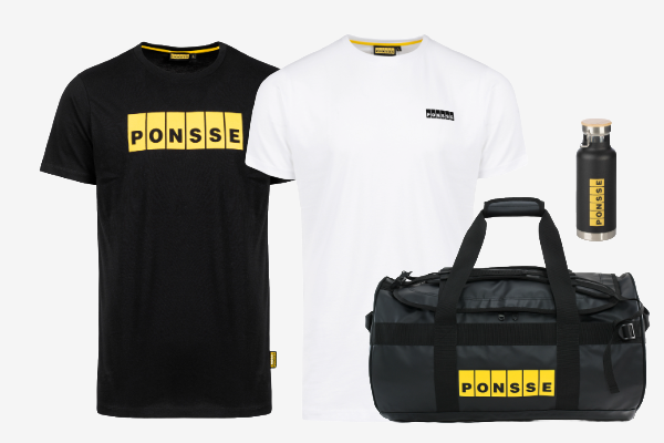 Basic Collection-valikoiman musta t-paita, valkoinen t-paita, laukku ja juomapullo.